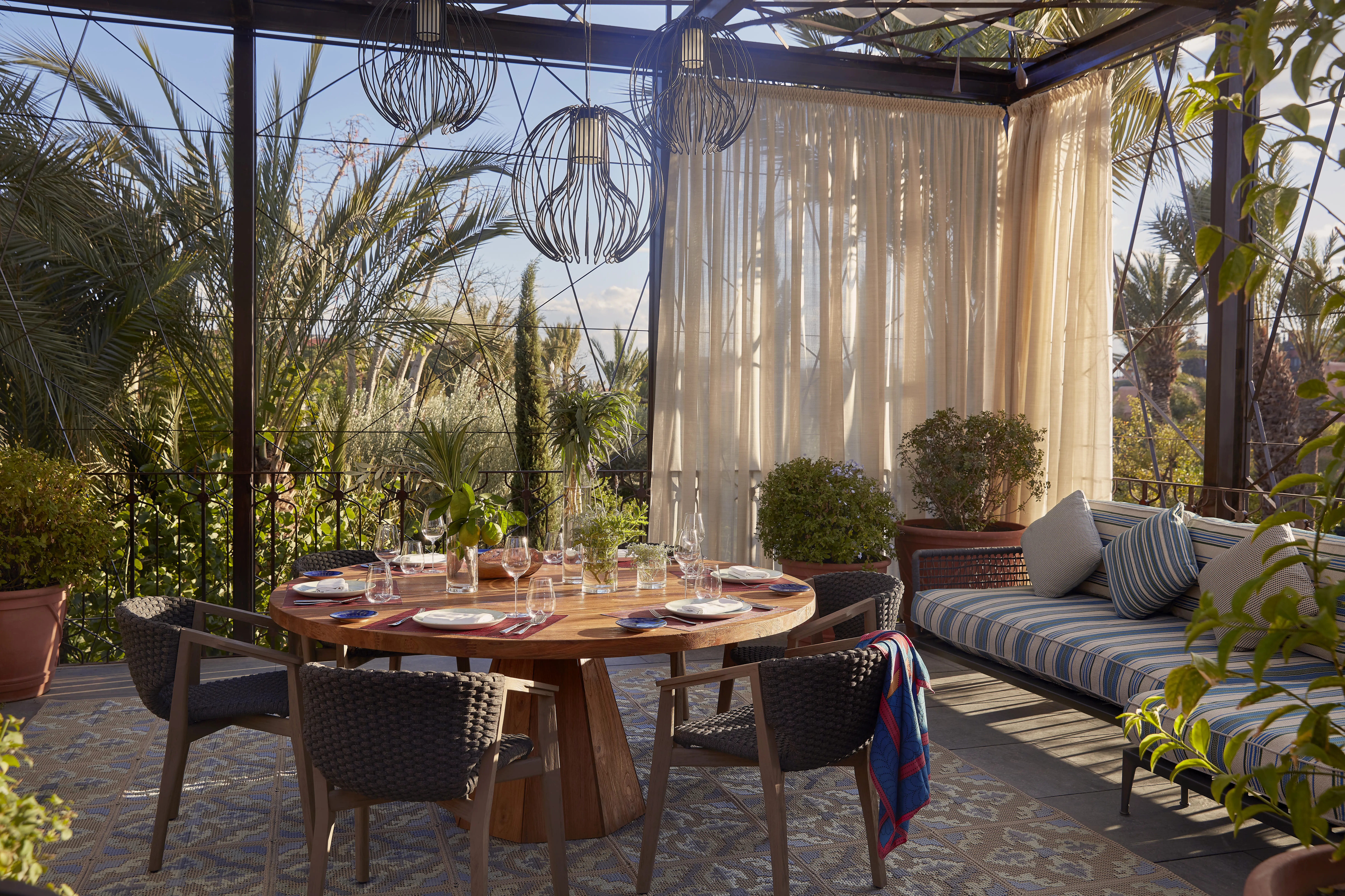 Private Table