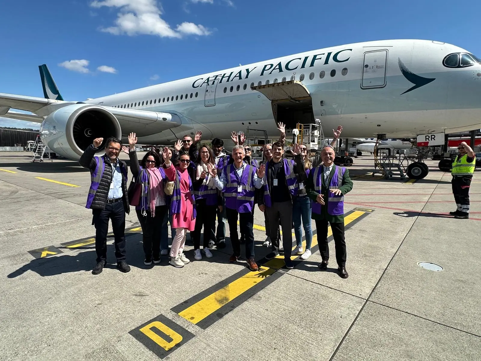 Aircraft Visit CX 21 APR 26 Foto 1