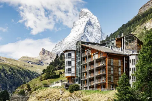 Sonja Sakelsek in Zermatt im The Omnia Hotel OMNIA Outside Summer Q